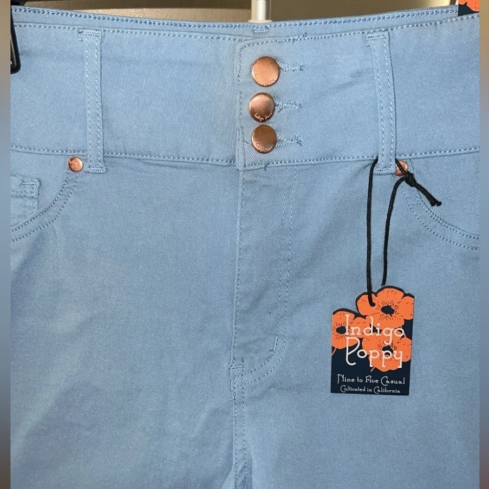 Light blue shorts - Picture 3 of 5